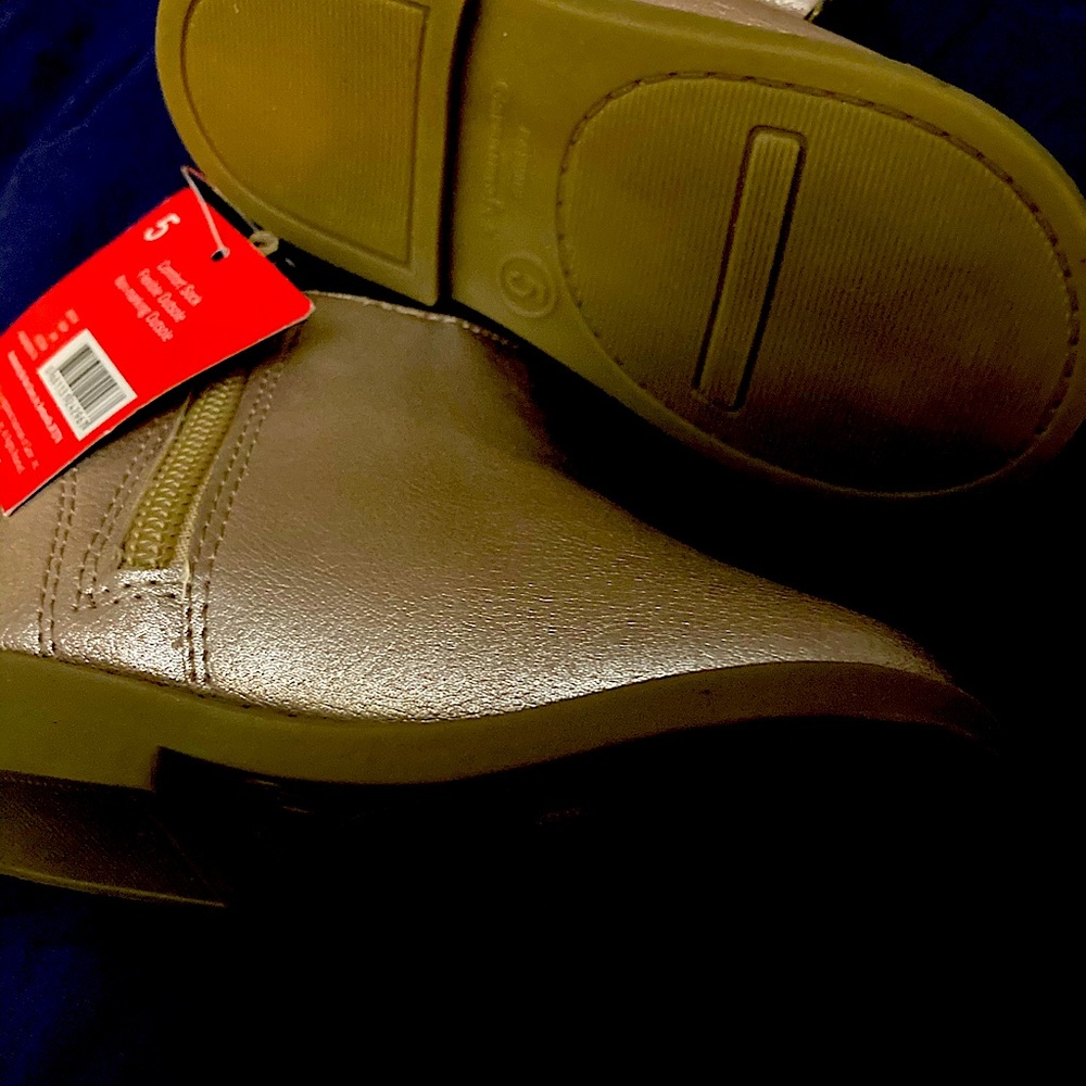 New baby Girls boots size 5 .